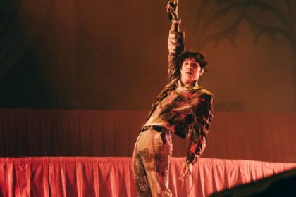 Bring Me The Horizon estreia “Youtopia” e resgata “The House Of Wolves” em turnê