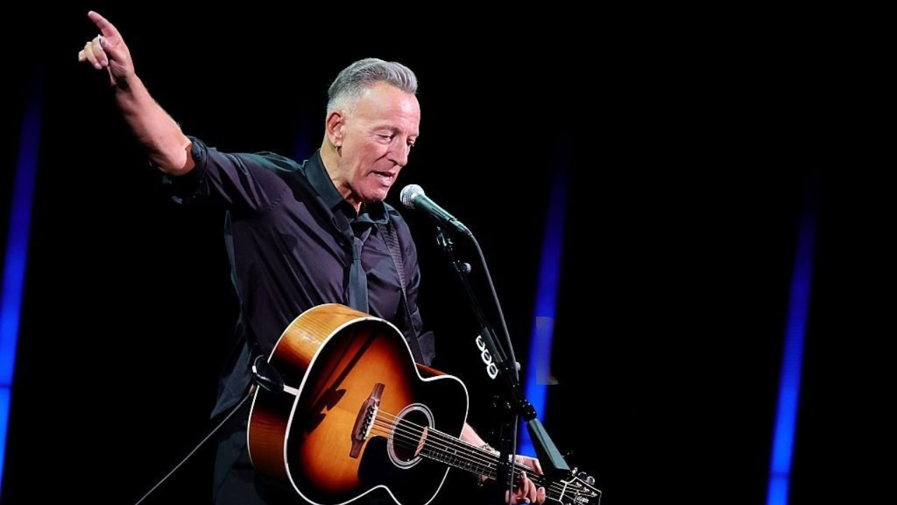 Bruce Springsteen move ação contra venda de produtos piratas em show nos EUA