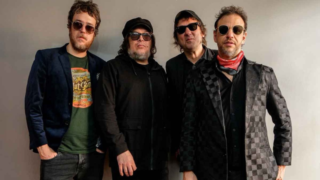 Cachorro Grande celebra 26 anos com show em São Paulo e anuncia novo álbum