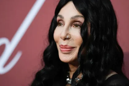 Cher busca novamente curatela emergencial para o filho Elijah Blue Allman