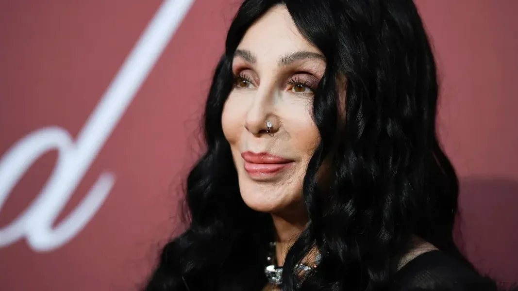 Cher busca novamente curatela emergencial para o filho Elijah Blue Allman