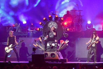 Guns N’ Roses lança campanha com Fandiem para prevenção ao suicídio