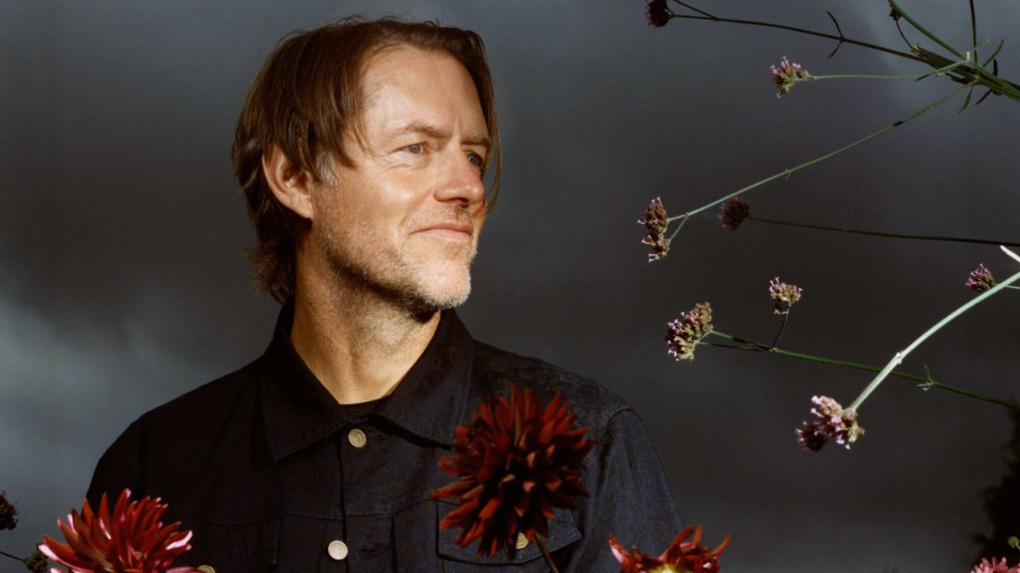 Ed O’Brien, do Radiohead, lança novo single “Incantations” e detalha eventos e turnê de “Blue Morpho”