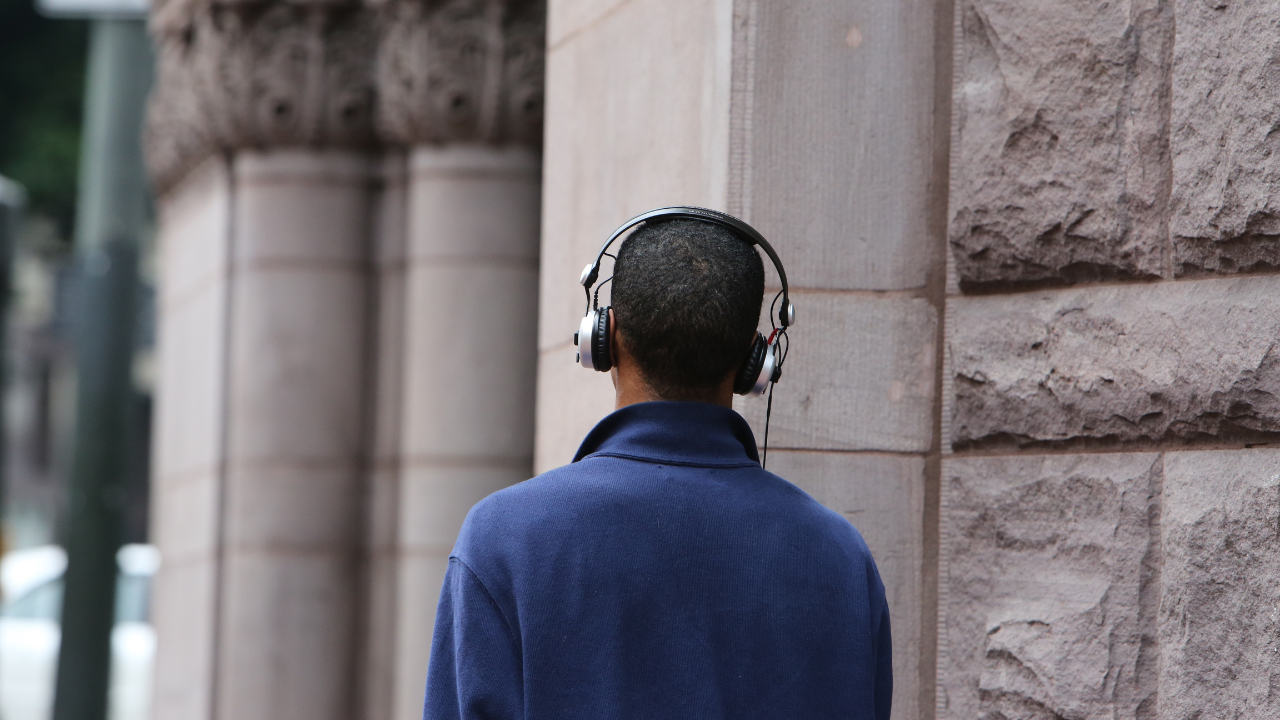 Químicos nocivos em fones de ouvido aparecem em 81 modelos