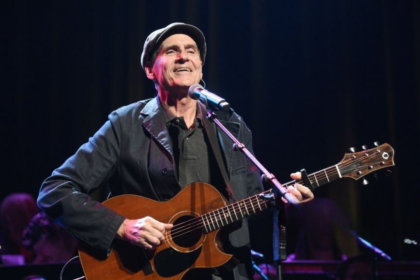 James Taylor revela como os Beatles impulsionaram sua carreira em 1968