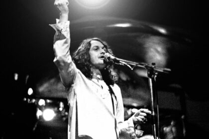 Jon Anderson detalha criação de “Olias of Sunhillow” em relançamento de 50 anos