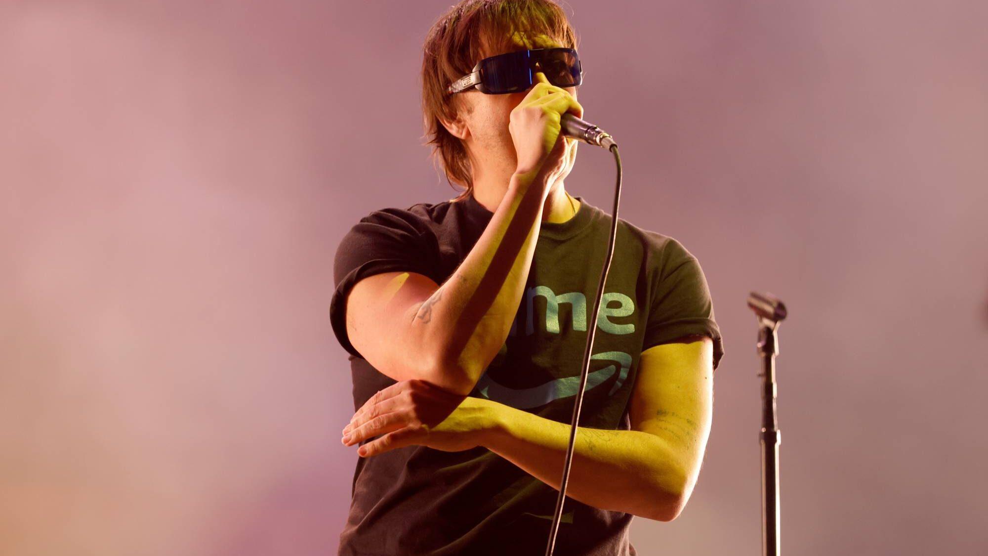 Julian Casablancas, do The Strokes, critica “privilégio branco” de “sionistas americanos”