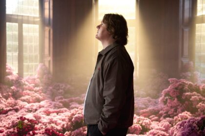 Amizade com Sam Fender e Grian Chatten inspira Lewis Capaldi a se arriscar na música