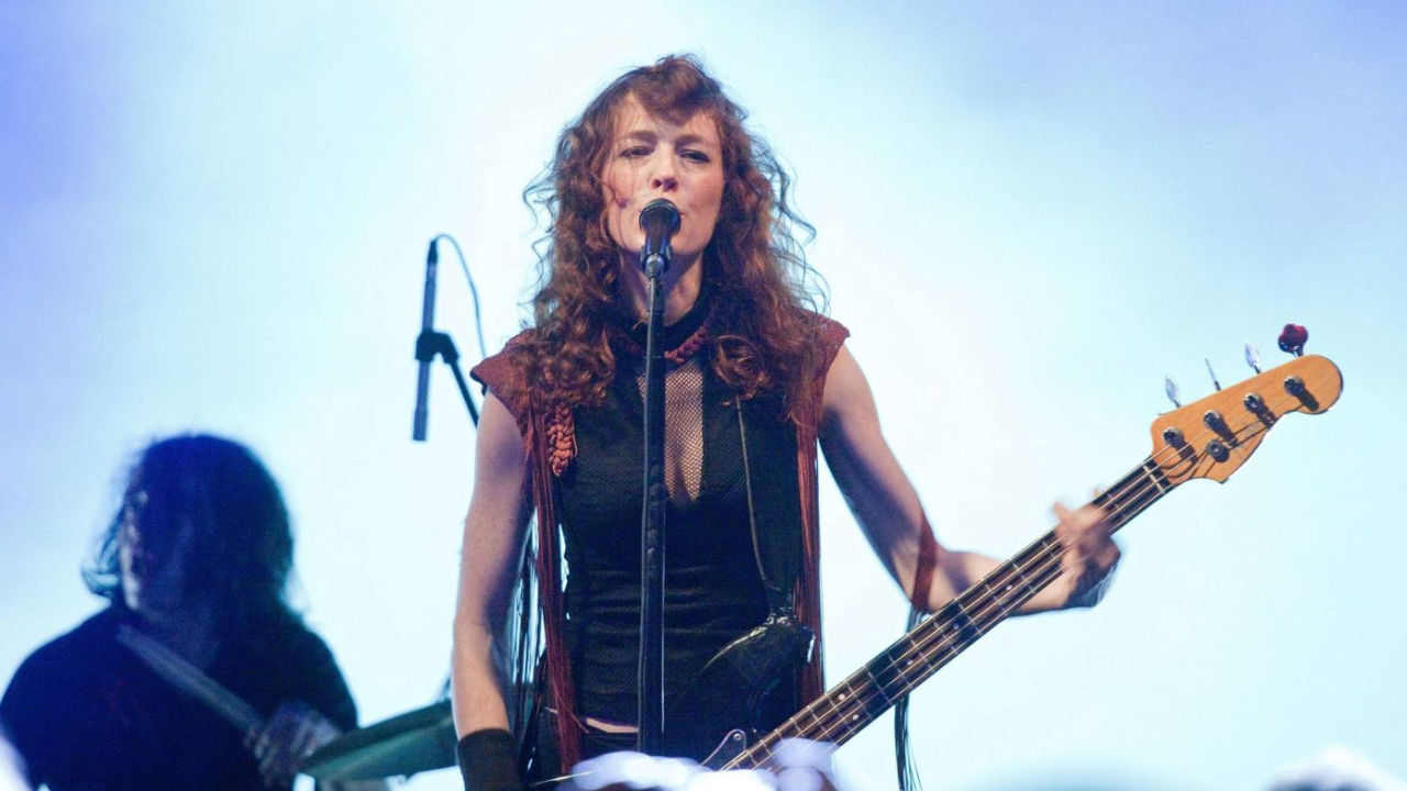 Melissa Auf der Maur diz que reunião do Hole é imprevisível