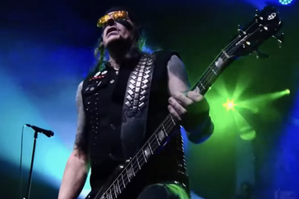 Rachel Bolan, do Skid Row, fala sobre a busca por novo vocalista: “Alguns caras despertaram nosso interesse”