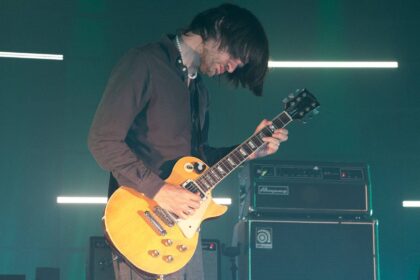 Jonny Greenwood, do Radiohead, revela qual música da banda ele gostaria de ter mudado