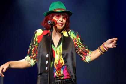 Correios anunciam data de lançamento do selo em homenagem a Rita Lee