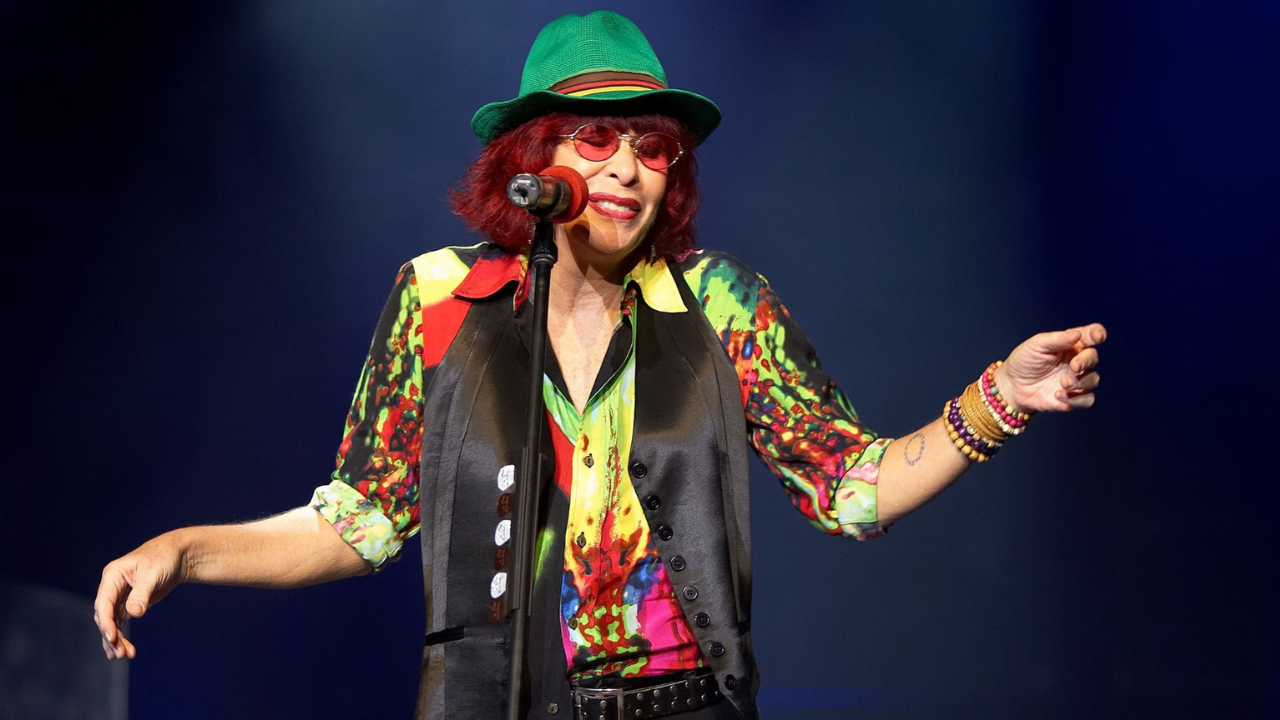 Correios anunciam data de lançamento do selo em homenagem a Rita Lee