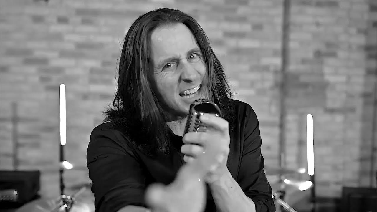 Riot V anuncia saída do vocalista Todd Michael Hall e substituto temporário