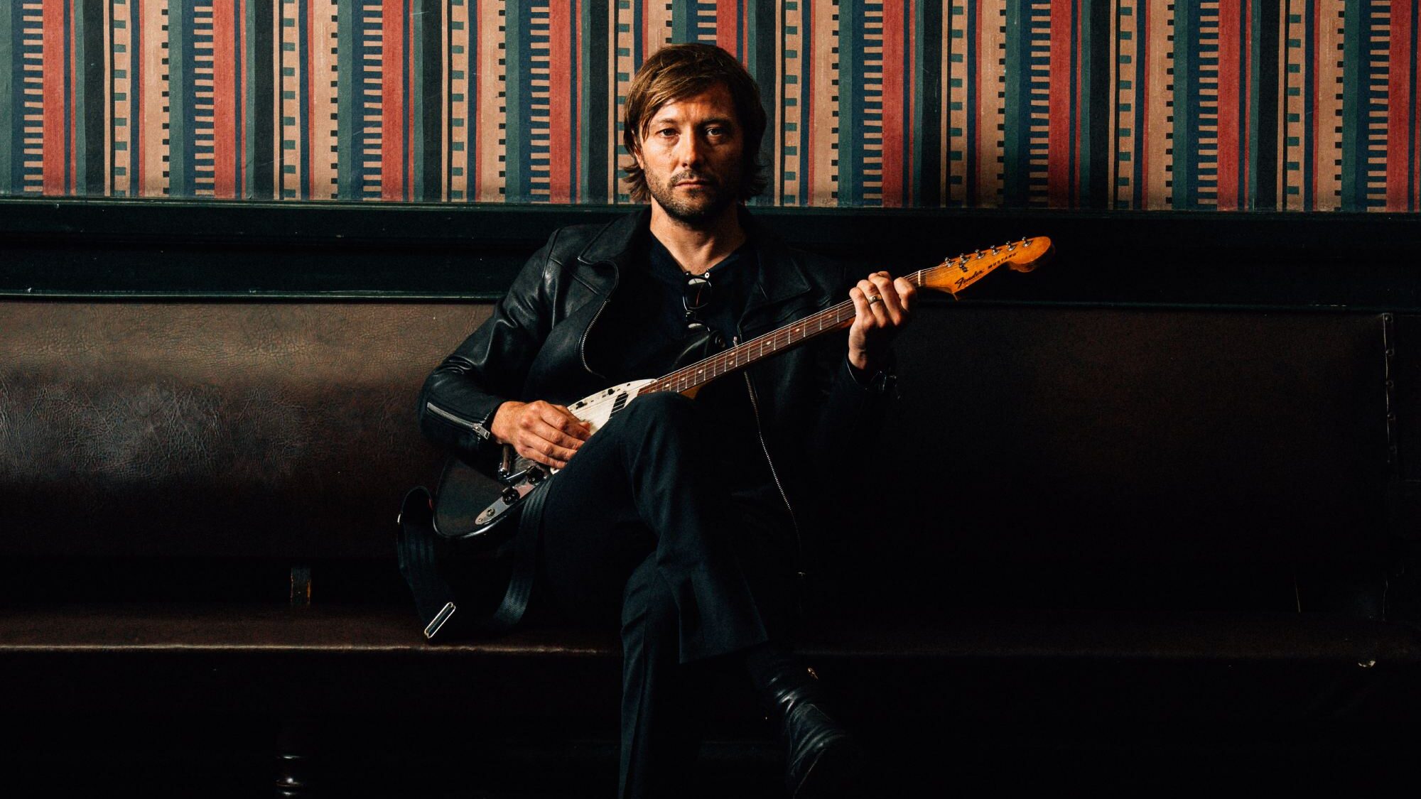 Tom Rowley, do Milburn e ex-Arctic Monkeys, lança álbum solo com produção de Alex Turner