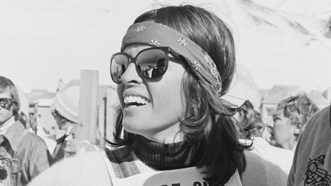 Claudine Longet, cantora francesa envolvida em caso de homicídio, morre aos 84 anos