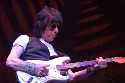 Biografia definitiva de Jeff Beck, “Blow By Blow: The Jeff Beck Story”, será lançada em julho