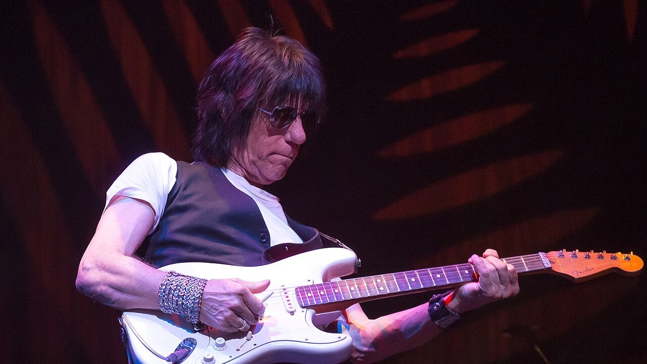 Biografia definitiva de Jeff Beck, “Blow By Blow: The Jeff Beck Story”, será lançada em julho