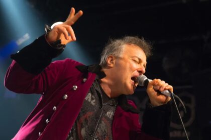 Jello Biafra, ex-Dead Kennedys, atualiza estado de saúde após derrame