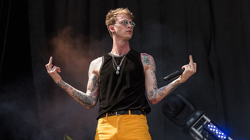 Machine Gun Kelly critica Yungblud e o chama de “playboy mimado e moralista”
