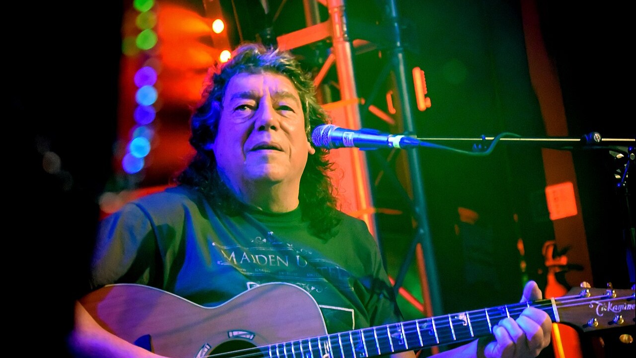 Dennis Stratton, ex-guitarrista do Iron Maiden, quer ir ao Rock Hall, mas respeita decisão da banda