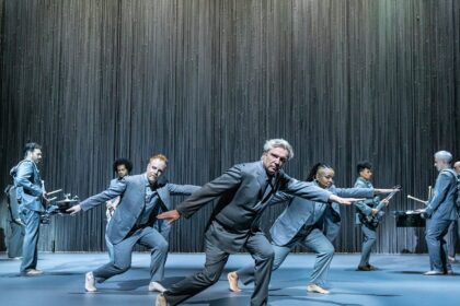 Filme-concerto “American Utopia” de David Byrne e Spike Lee volta aos cinemas em 4K