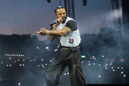 Casa Branca edita capa de álbum de Drake com corrente “MAGA” e gera críticas