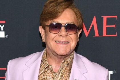 Elton John revela como perda de visão mudou seu processo de composição para novo álbum
