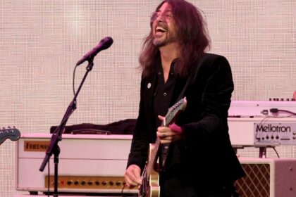 Foo Fighters tocam ‘Window’ no programa de Colbert e Dave Grohl reflete sobre Nirvana