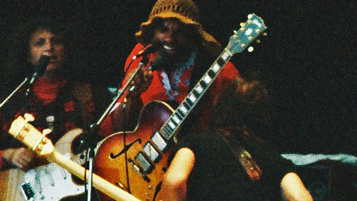 Ike Willis, cantor da banda de Frank Zappa, morre aos 70 anos