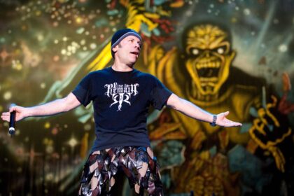 Documentário do Iron Maiden celebra 50 anos da banda e destaca mascote Eddie