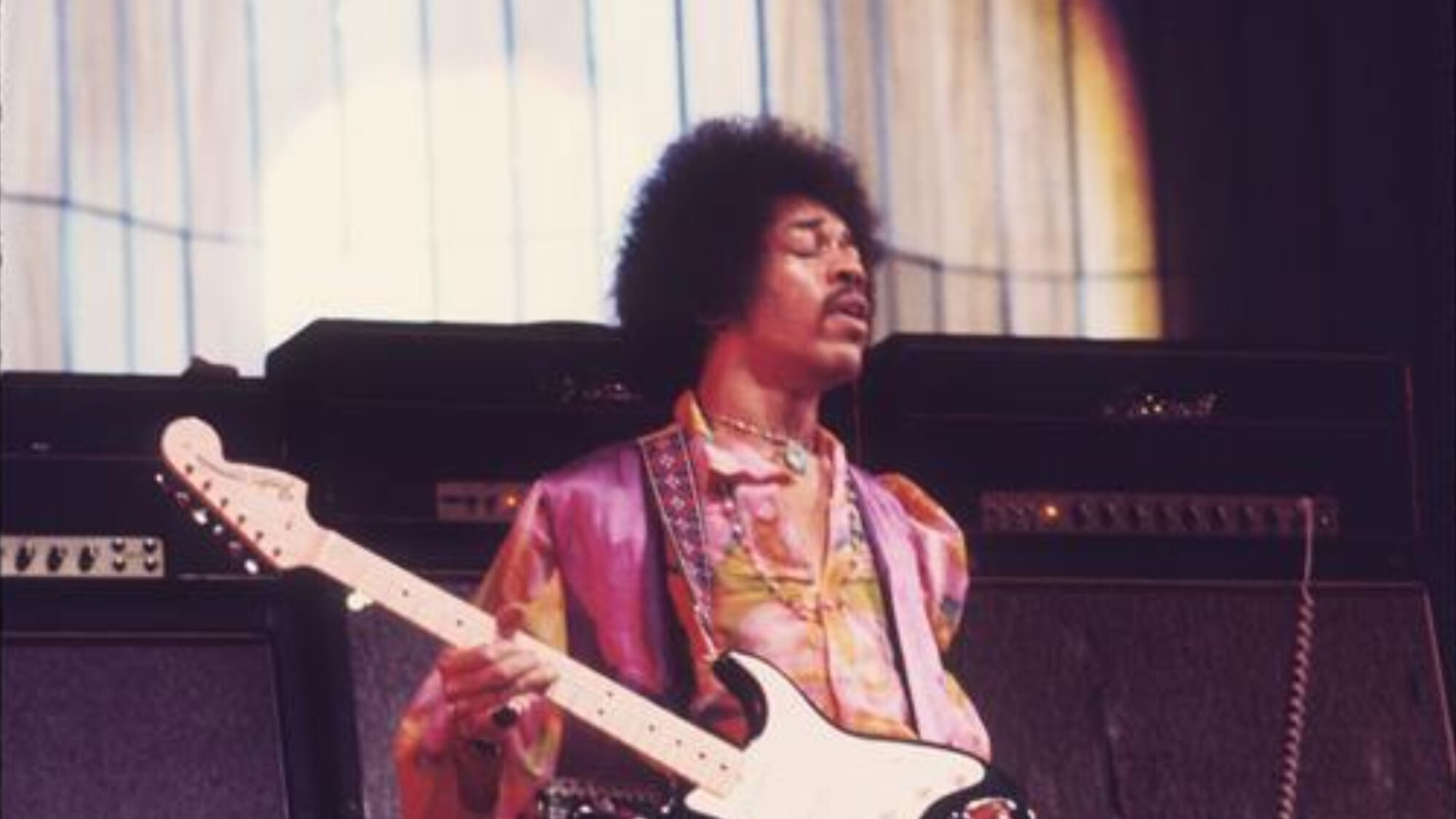 Marshall lança amplificadores e caixas de som em homenagem aos 60 anos de Jimi Hendrix com a marca