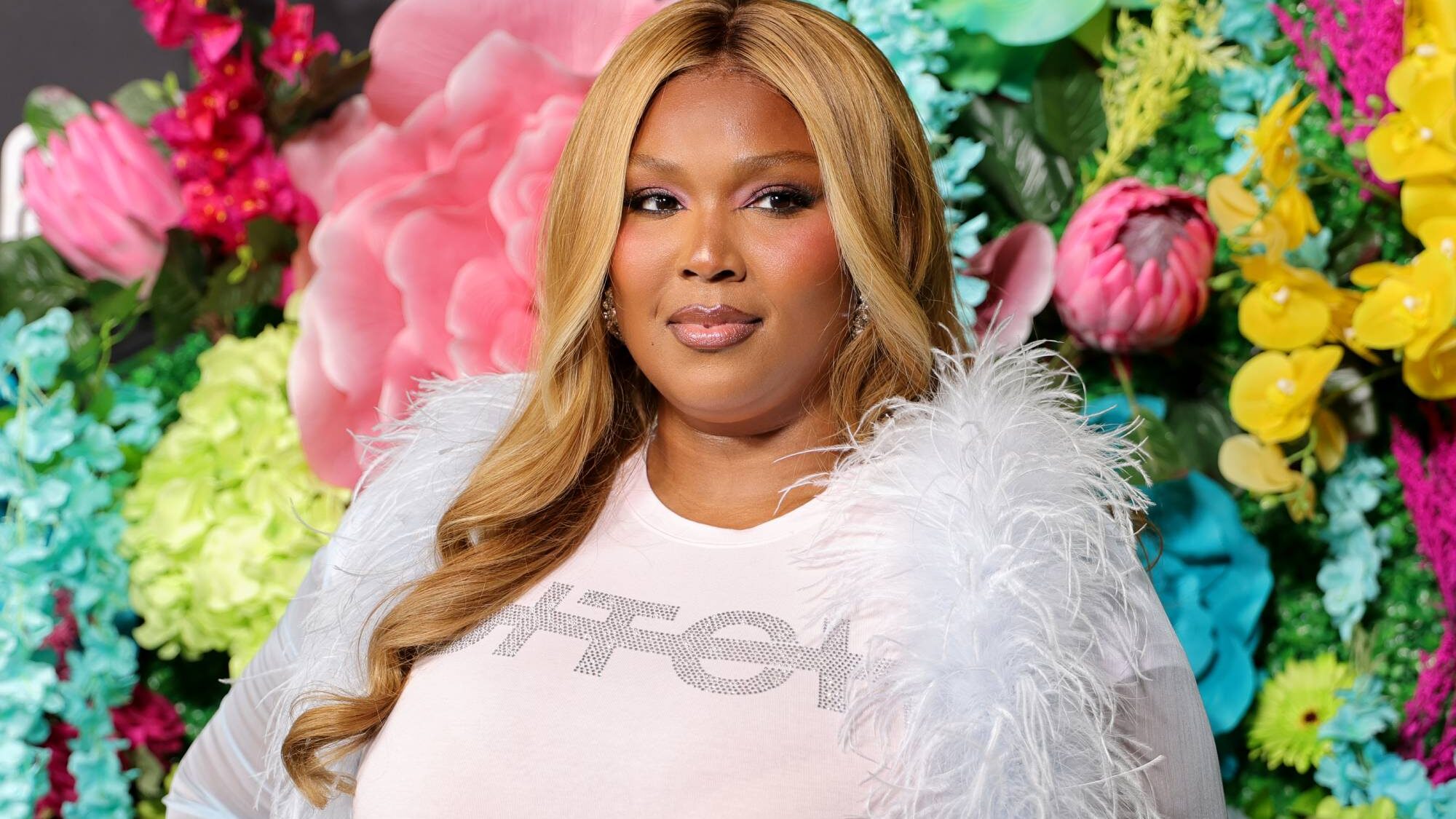 Lizzo critica algoritmos “racistas” e “gordofóbicos” por prejudicarem a indústria da música