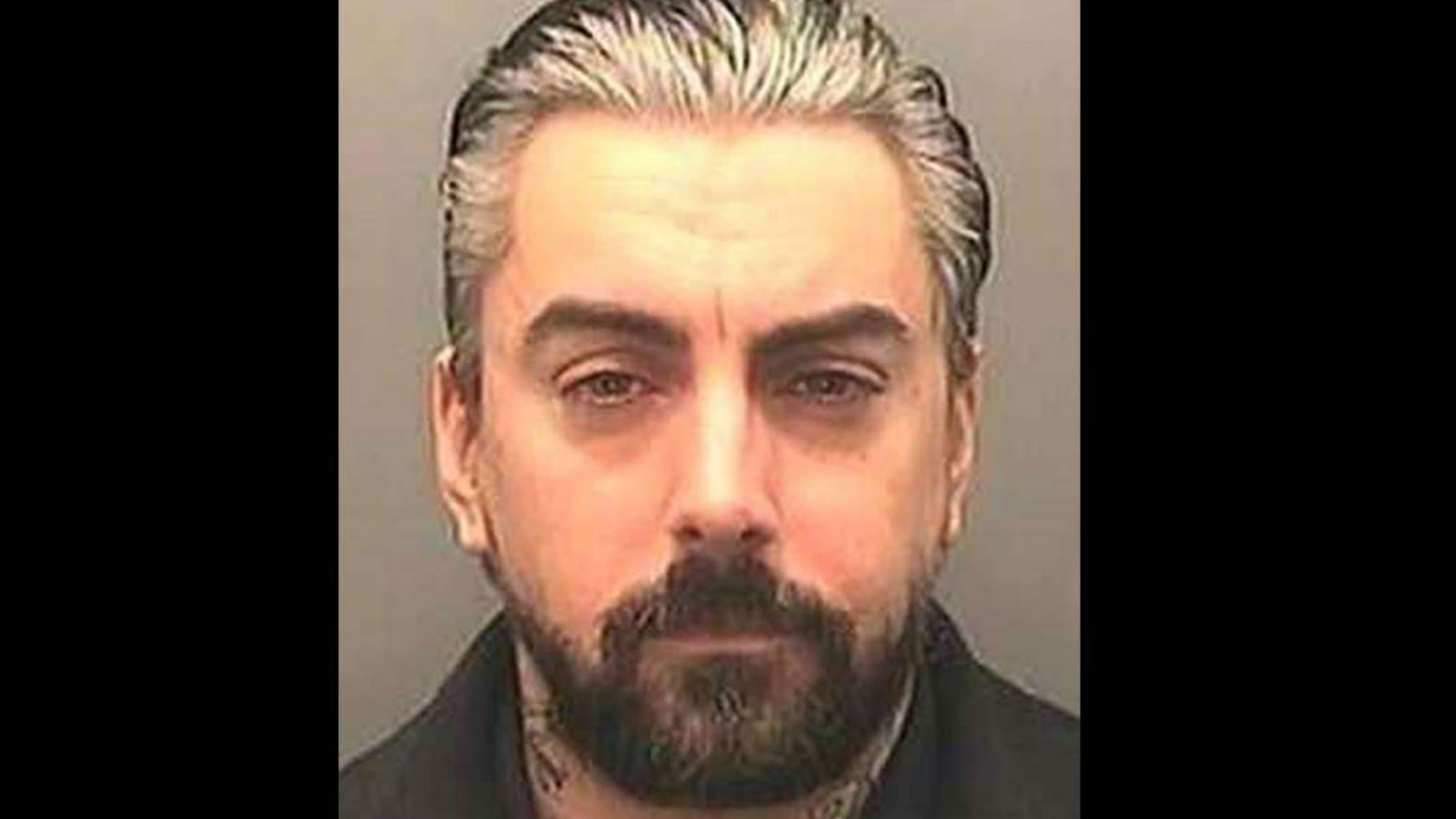 Júri é dispensado em julgamento sobre morte de Ian Watkins, ex-Lostprophets