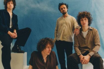Mystery Jets anuncia novo álbum “A hole to see the sky through” para agosto