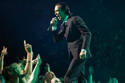 Nick Cave e The Bad Seeds estão “brincando” no estúdio com a ideia de um novo disco