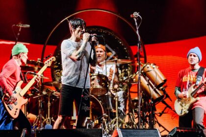 Red Hot Chili Peppers vende catálogo musical para Warner Music Group por US$ 300 milhões