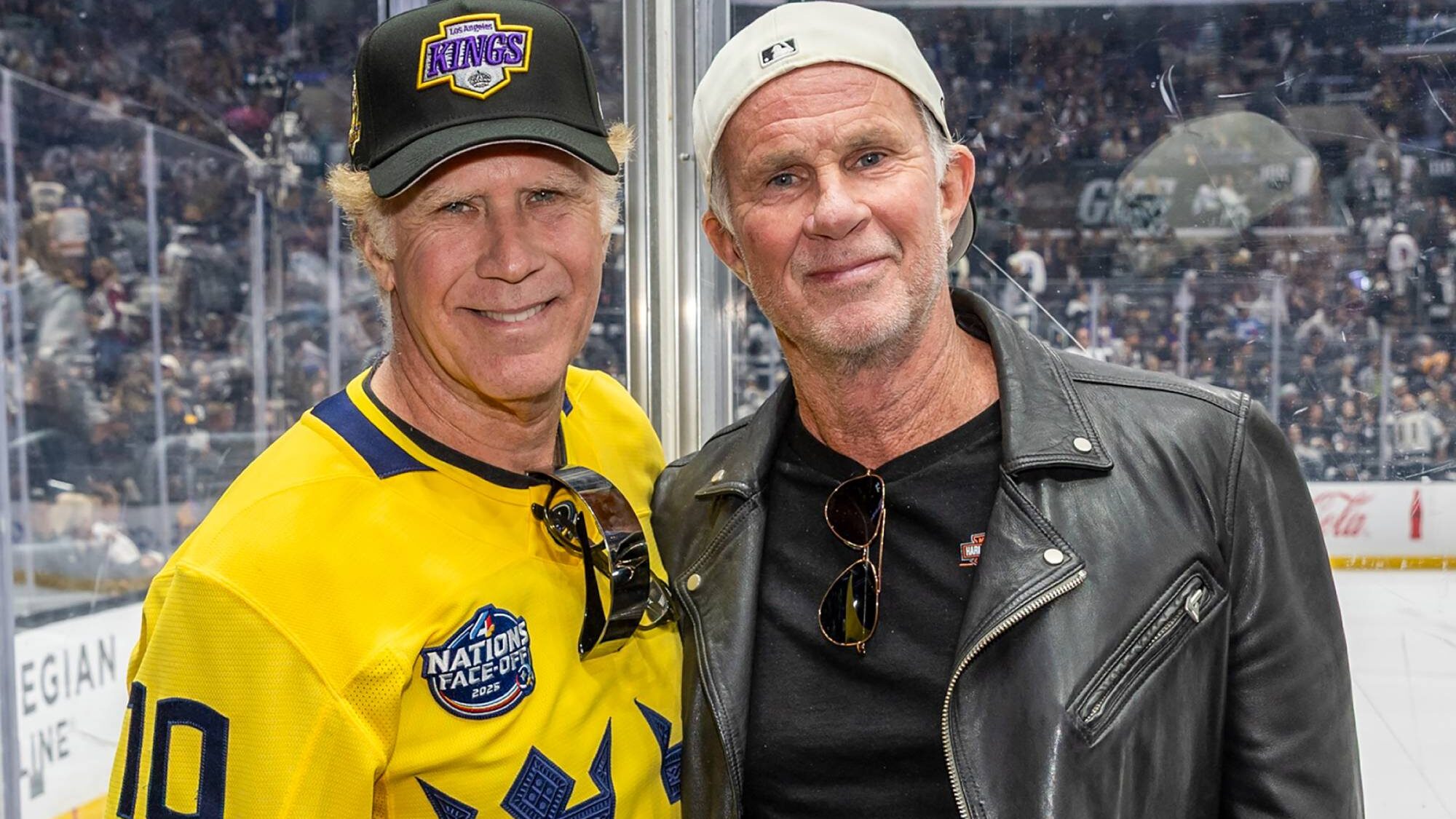 Chad Smith do Red Hot Chili Peppers “invade” monólogo de Will Ferrell no “SNL”