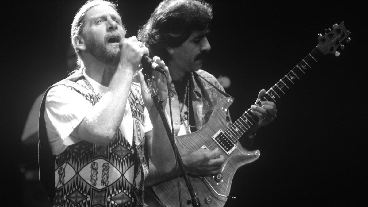 Ex-vocalista do Santana, Alex Ligertwood, morre aos 79 anos