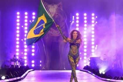 Shakira faz show histórico para 2 milhões na Praia de Copacabana