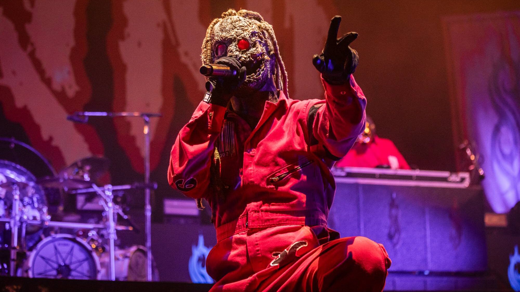 Slipknot anuncia lançamento físico completo de “Look Outside Your Window”