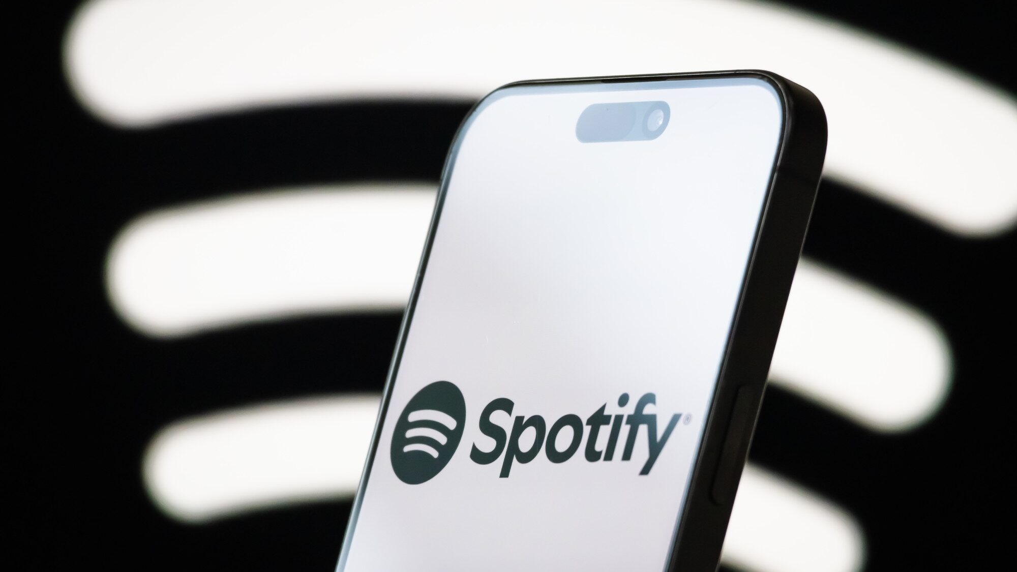 Spotify e Universal Music fecham acordo para covers e remixes com IA feitos por fãs