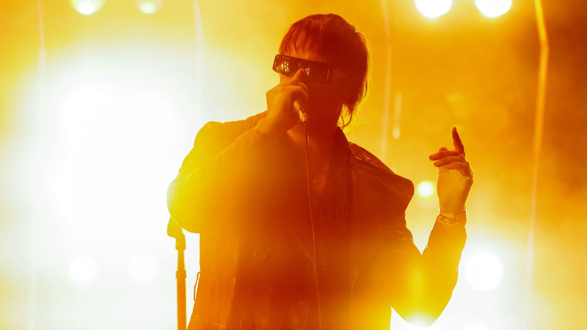 The Strokes lançam single “Falling Out Of Love” do álbum “Reality Awaits”