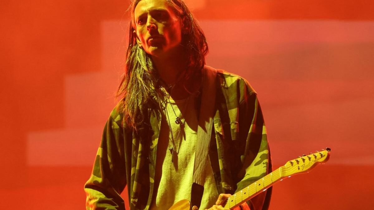 Nick Valensi, do The Strokes, fará pausa temporária na turnê