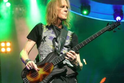 Tom Hamilton, do Aerosmith, lança álbum com nova banda, Close Enemies, e relembra o início da carreira