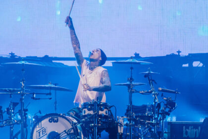 Documentário “Louder Than Fear” sobre Travis Barker ganha data de lançamento