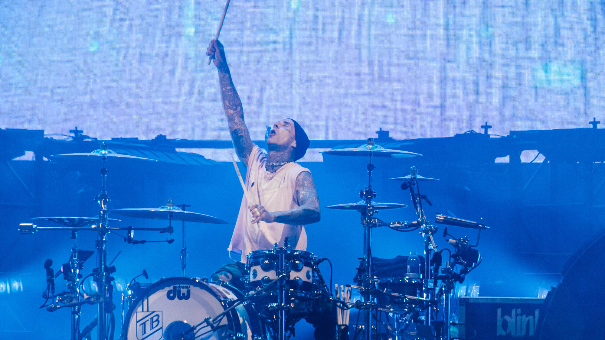Documentário “Louder Than Fear” sobre Travis Barker ganha data de lançamento