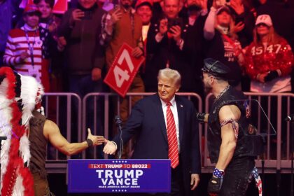 Trump alega que sua dança levou “Y.M.C.A.” ao topo das paradas