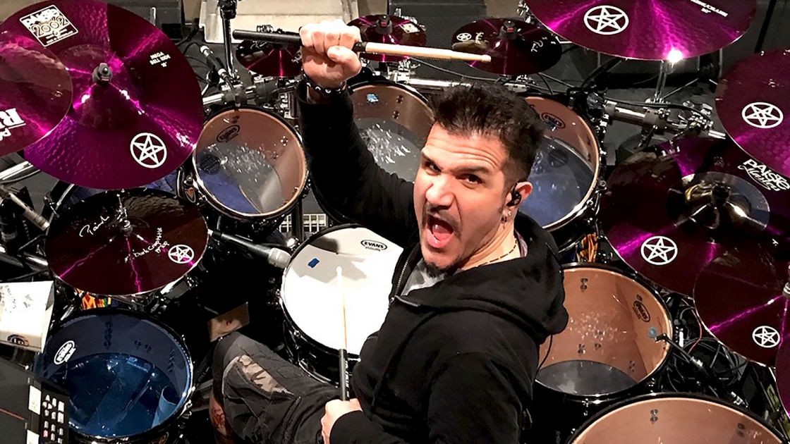 Charlie Benante se afasta de shows do Anthrax por lesão na mão