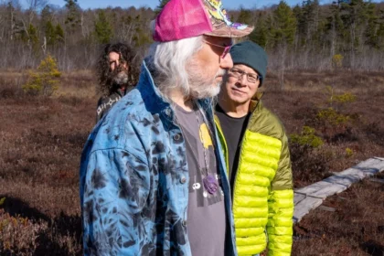 Dinosaur Jr anuncia novo álbum “There Near” e lança o single “Several Got Away”